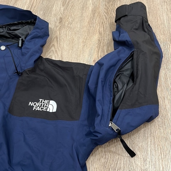The North Face Blue and Black Jacket - Picture 9 of 13